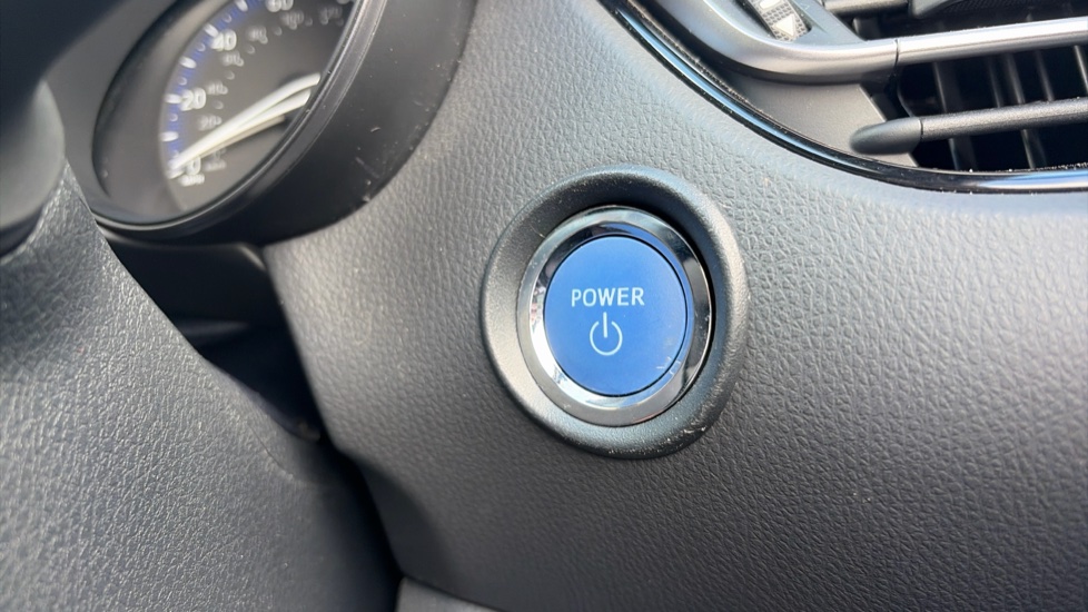 Toyota C-HR 1.8 Hybrid Design 5dr CVT Hybrid Hatchback - Image 16
