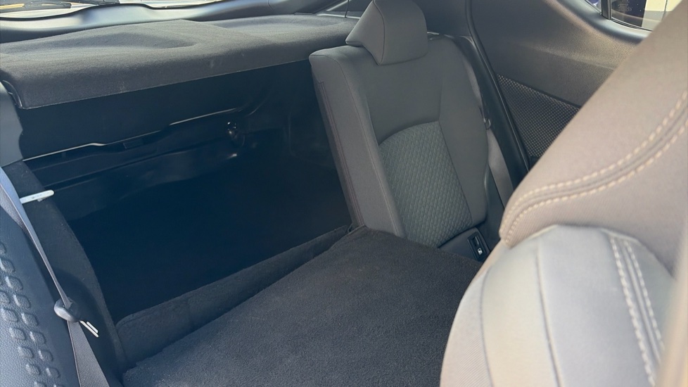 Toyota C-HR 1.8 Hybrid Design 5dr CVT Hybrid Hatchback - Image 18