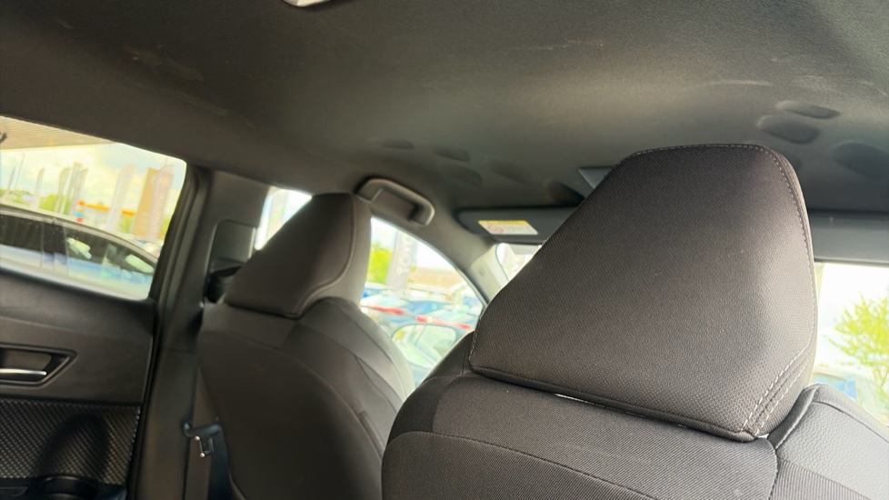 Toyota C-HR 1.8 Hybrid Design 5dr CVT Hybrid Hatchback - Image 19