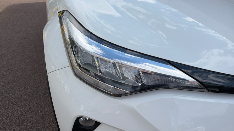 Toyota C-HR 1.8 Hybrid Design 5dr CVT Hybrid Hatchback - Image 20