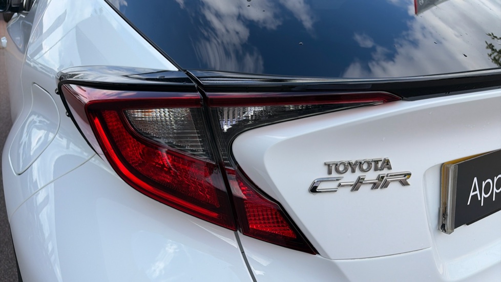 Toyota C-HR 1.8 Hybrid Design 5dr CVT Hybrid Hatchback - Image 21