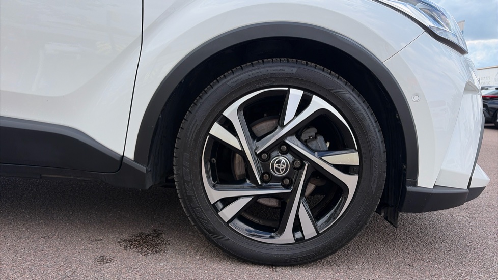Toyota C-HR 1.8 Hybrid Design 5dr CVT Hybrid Hatchback - Image 25