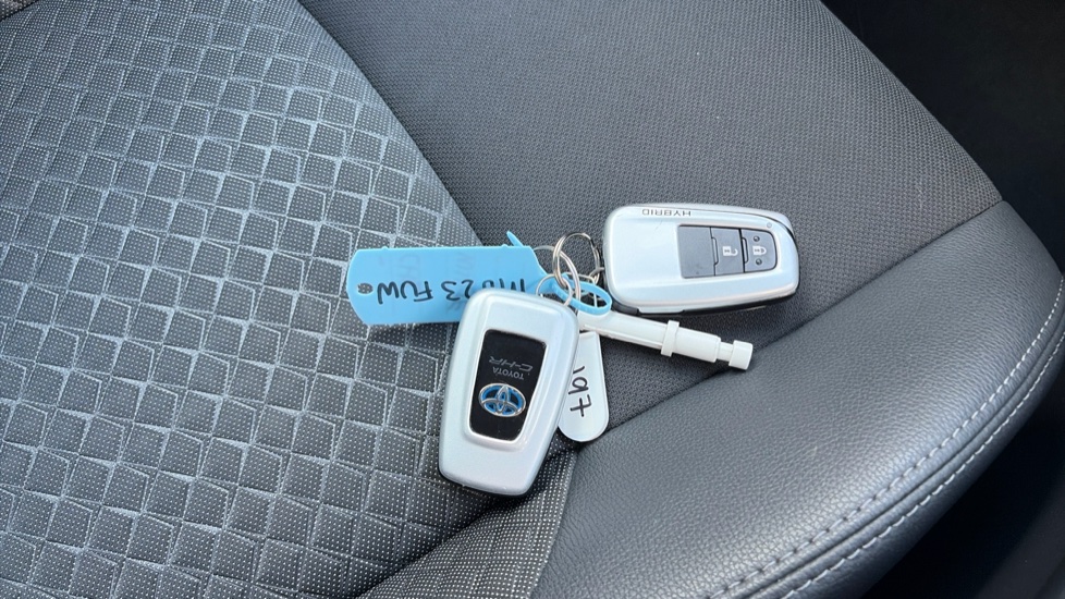 Toyota C-HR 1.8 Hybrid Design 5dr CVT Hybrid Hatchback - Image 28