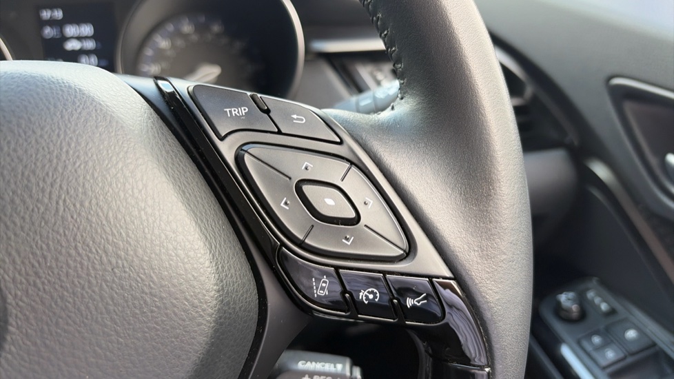 Toyota C-HR 1.8 Hybrid Design 5dr CVT Hybrid Hatchback - Image 32