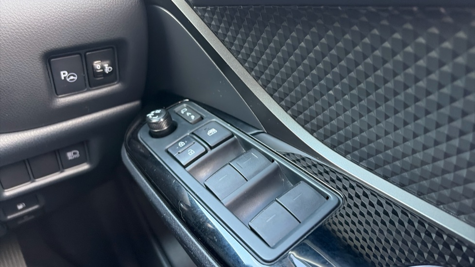 Toyota C-HR 1.8 Hybrid Design 5dr CVT Hybrid Hatchback - Image 33