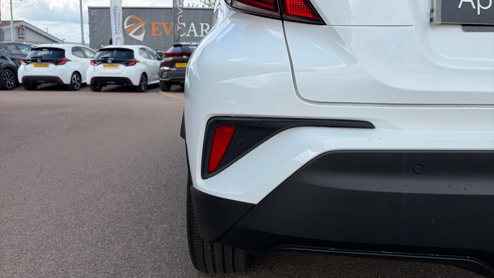 Toyota C-HR 1.8 Hybrid Design 5dr CVT Hybrid Hatchback - Image 34