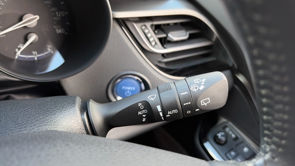 Toyota C-HR 1.8 Hybrid Design 5dr CVT Hybrid Hatchback - Image 37