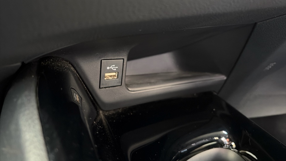 Toyota C-HR 1.8 Hybrid Design 5dr CVT Hybrid Hatchback - Image 41