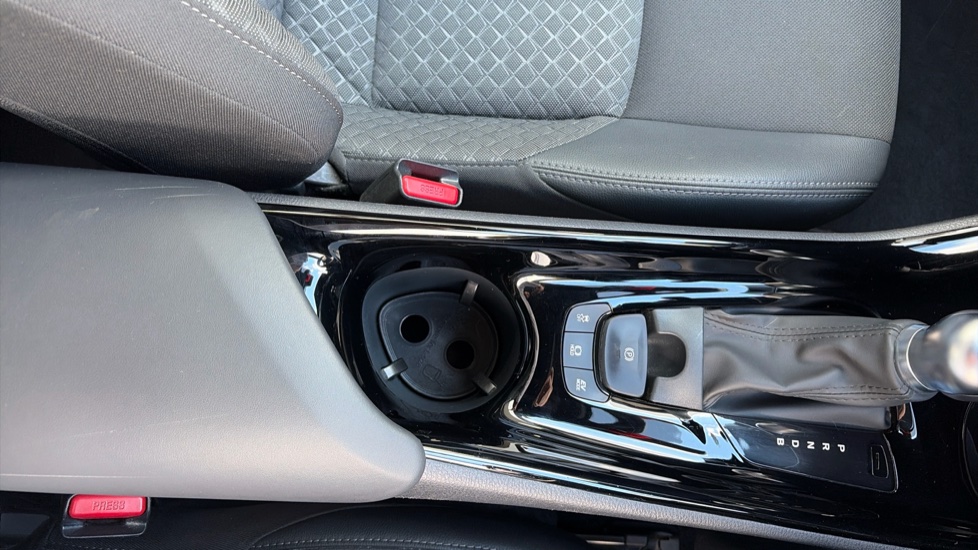 Toyota C-HR 1.8 Hybrid Design 5dr CVT Hybrid Hatchback - Image 44