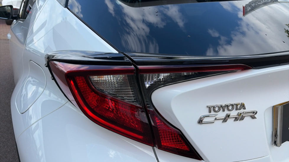 Toyota C-HR 1.8 Hybrid Design 5dr CVT Hybrid Hatchback - Image 49