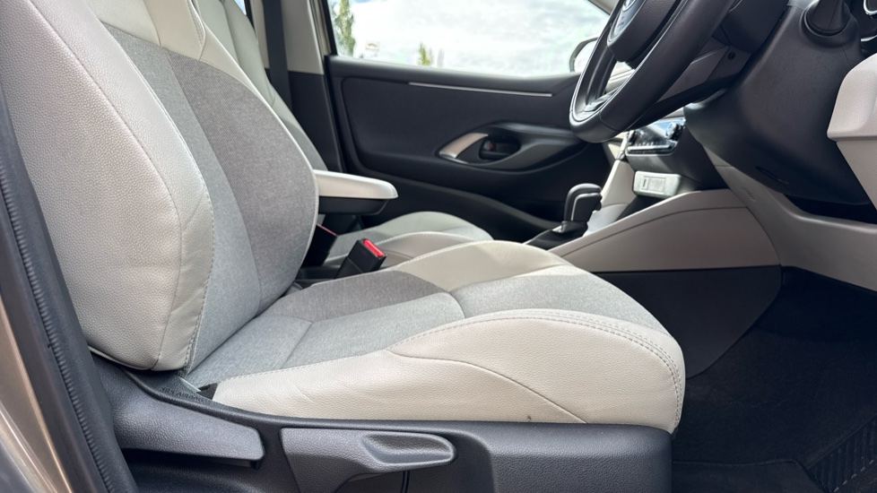 Toyota Yaris 1.5 Hybrid Excel 5dr CVT Hybrid Hatchback - Image 12