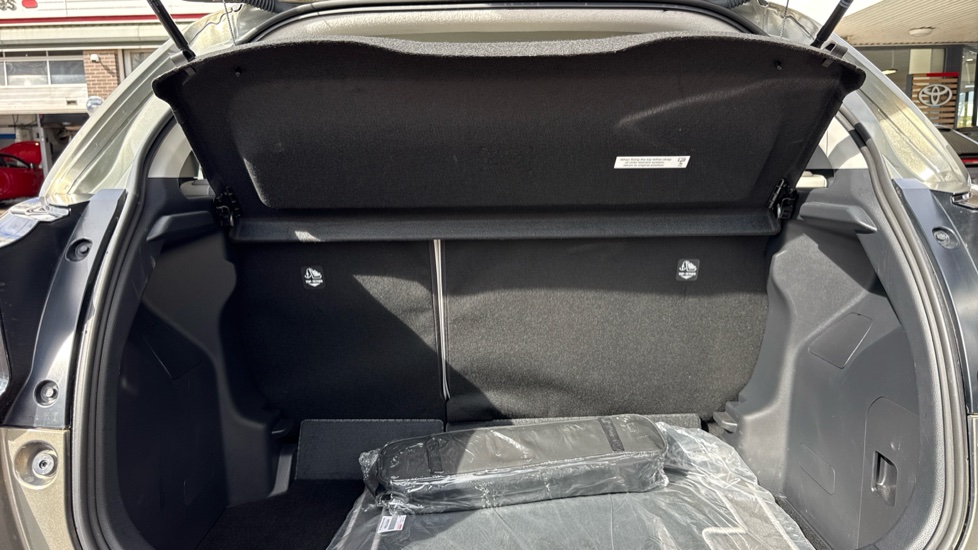 Toyota Yaris 1.5 Hybrid Excel 5dr CVT Hybrid Hatchback - Image 13