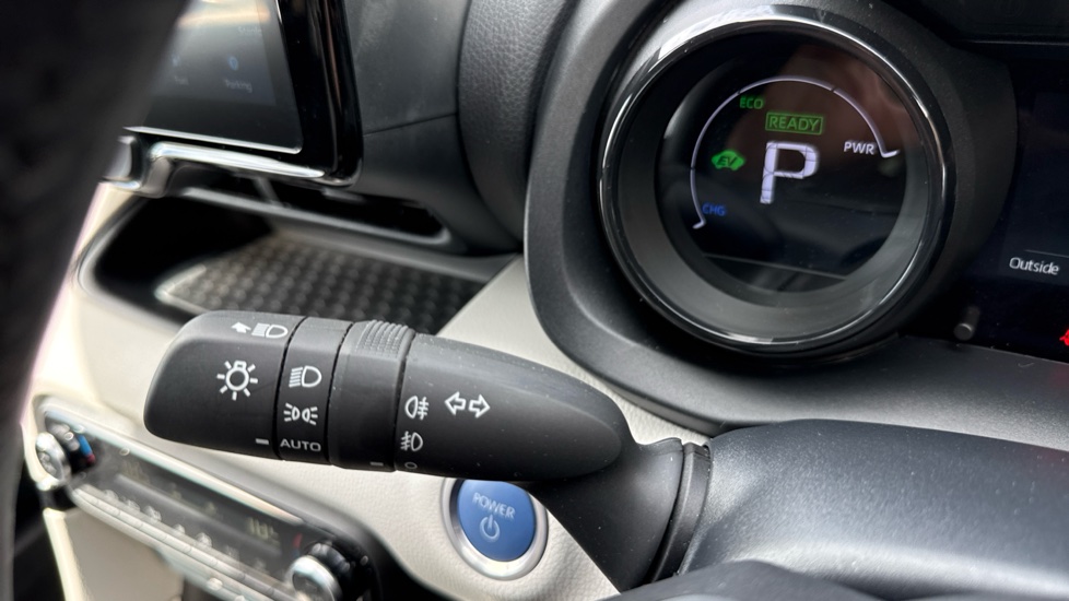 Toyota Yaris 1.5 Hybrid Excel 5dr CVT Hybrid Hatchback - Image 33