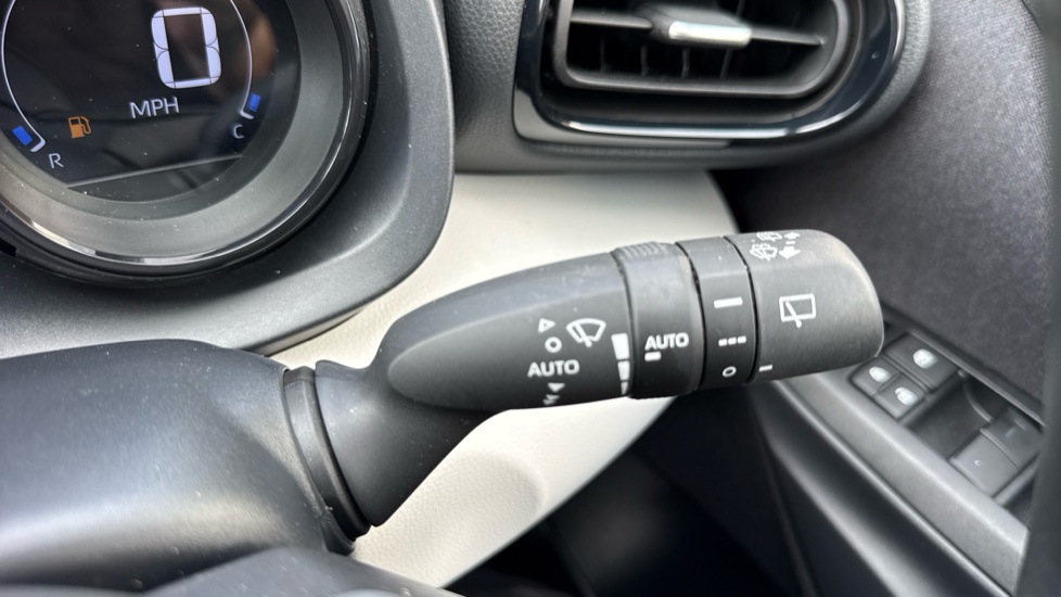Toyota Yaris 1.5 Hybrid Excel 5dr CVT Hybrid Hatchback - Image 34