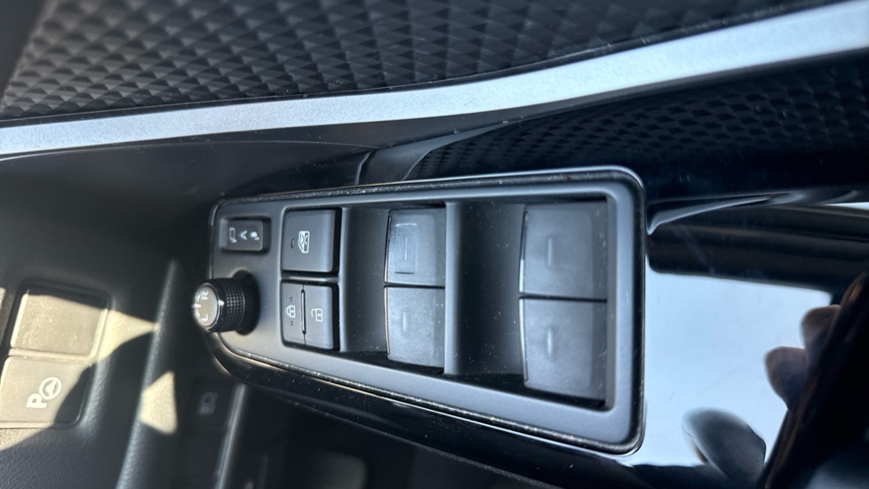 Toyota C-HR 1.8 Hybrid GR Sport 5dr CVT Hybrid Hatchback - Image 32