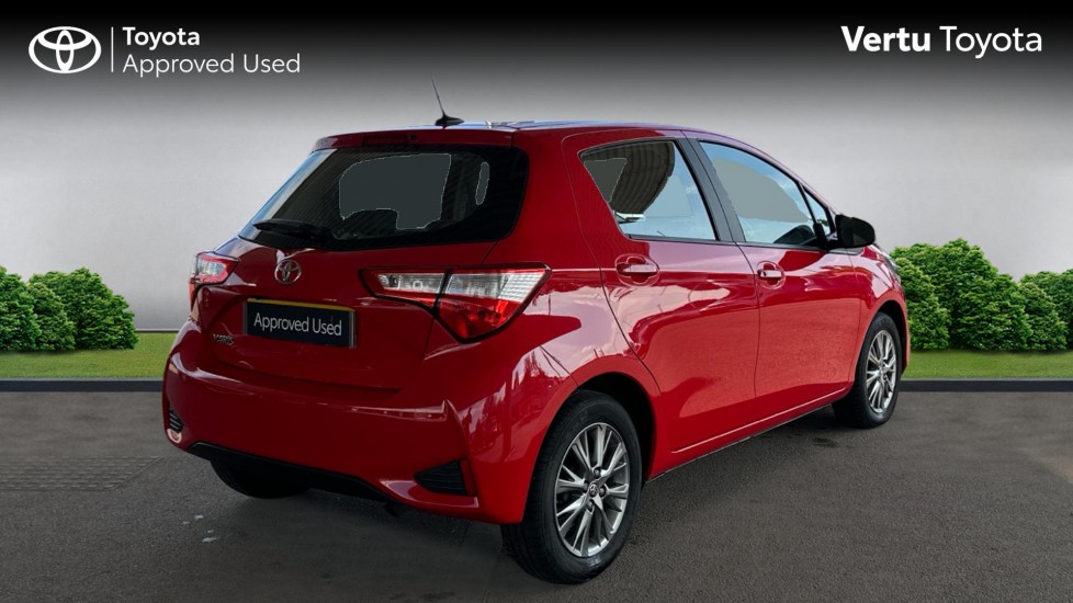 Toyota Yaris 1.5 VVT-i Icon 5dr Petrol Hatchback - Image 2