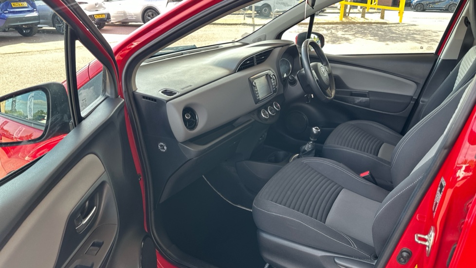 Toyota Yaris 1.5 VVT-i Icon 5dr Petrol Hatchback - Image 5