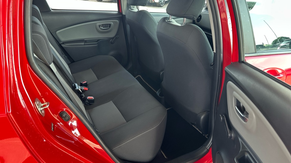 Toyota Yaris 1.5 VVT-i Icon 5dr Petrol Hatchback - Image 8