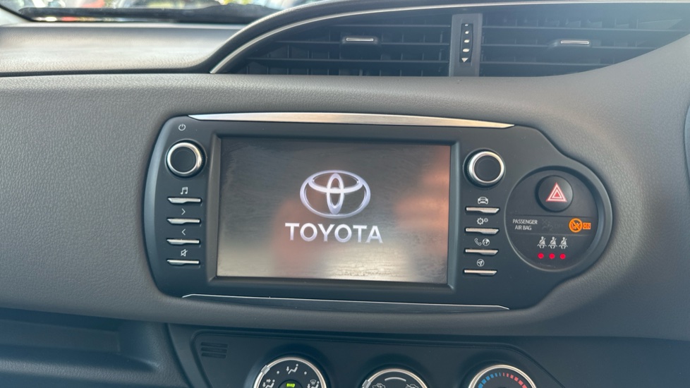 Toyota Yaris 1.5 VVT-i Icon 5dr Petrol Hatchback - Image 9