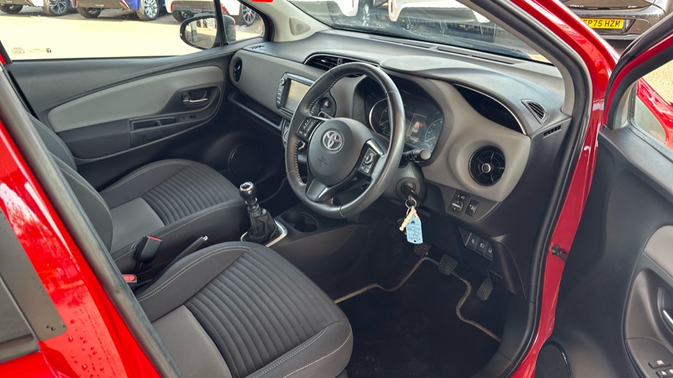 Toyota Yaris 1.5 VVT-i Icon 5dr Petrol Hatchback - Image 12