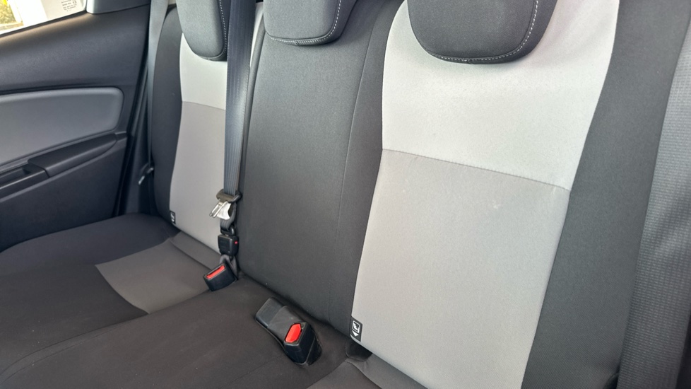 Toyota Yaris 1.5 VVT-i Icon 5dr Petrol Hatchback - Image 14