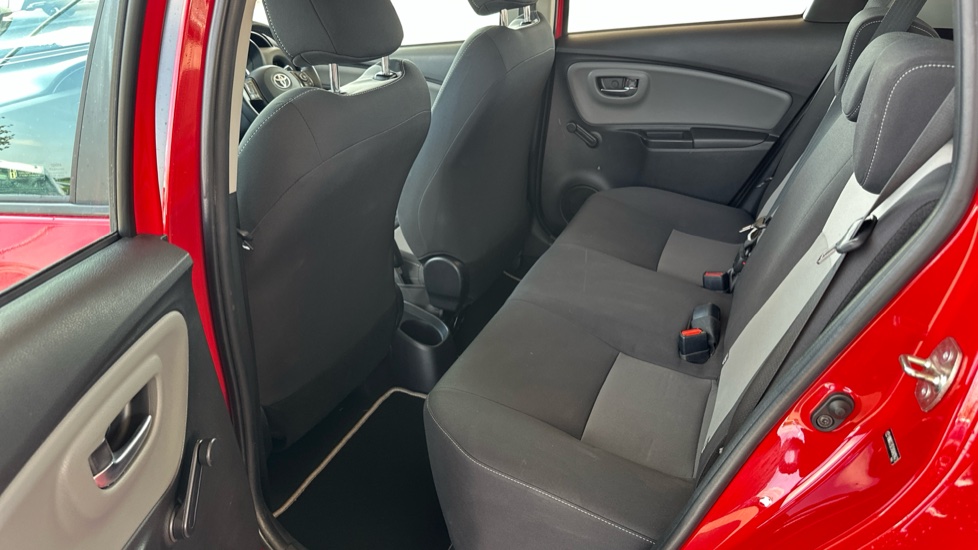 Toyota Yaris 1.5 VVT-i Icon 5dr Petrol Hatchback - Image 15