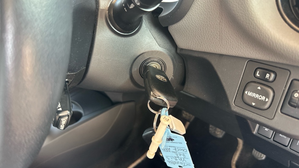 Toyota Yaris 1.5 VVT-i Icon 5dr Petrol Hatchback - Image 16