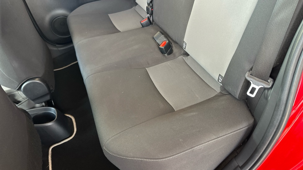 Toyota Yaris 1.5 VVT-i Icon 5dr Petrol Hatchback - Image 17
