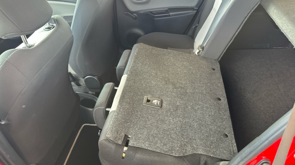Toyota Yaris 1.5 VVT-i Icon 5dr Petrol Hatchback - Image 18