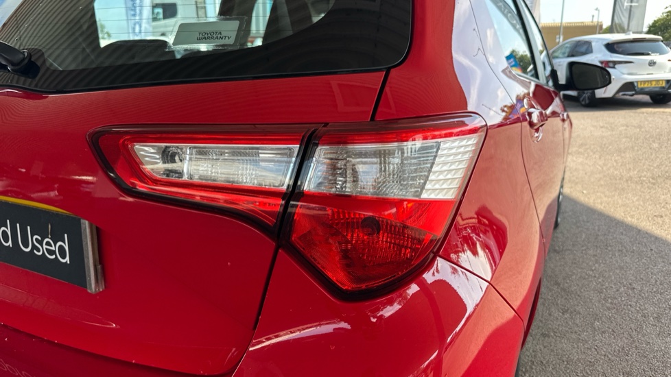 Toyota Yaris 1.5 VVT-i Icon 5dr Petrol Hatchback - Image 21