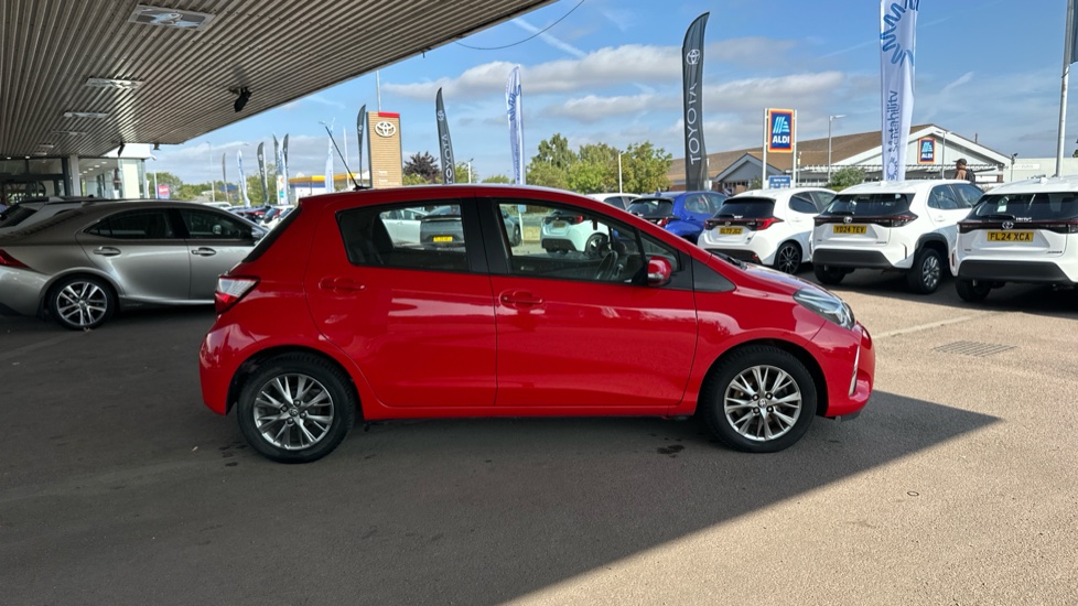 Toyota Yaris 1.5 VVT-i Icon 5dr Petrol Hatchback - Image 23