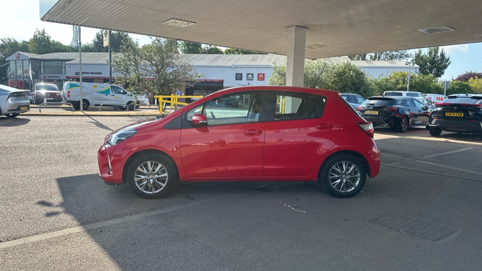 Toyota Yaris 1.5 VVT-i Icon 5dr Petrol Hatchback - Image 24