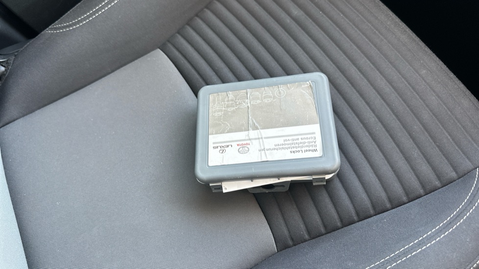 Toyota Yaris 1.5 VVT-i Icon 5dr Petrol Hatchback - Image 30