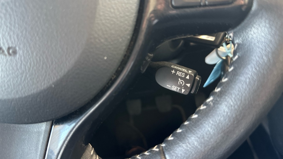 Toyota Yaris 1.5 VVT-i Icon 5dr Petrol Hatchback - Image 35