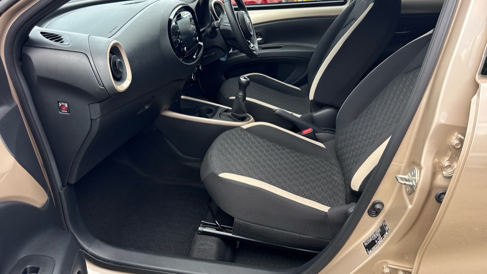 Toyota Aygo X 1.0 VVT-i Edge 5dr Petrol Hatchback - Image 5