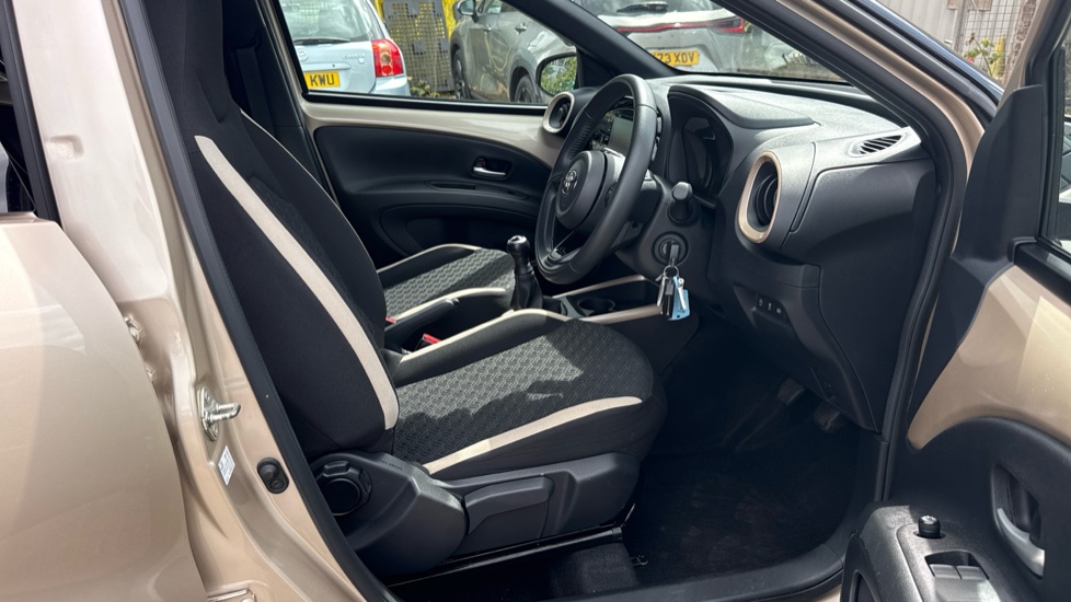 Toyota Aygo X 1.0 VVT-i Edge 5dr Petrol Hatchback - Image 12