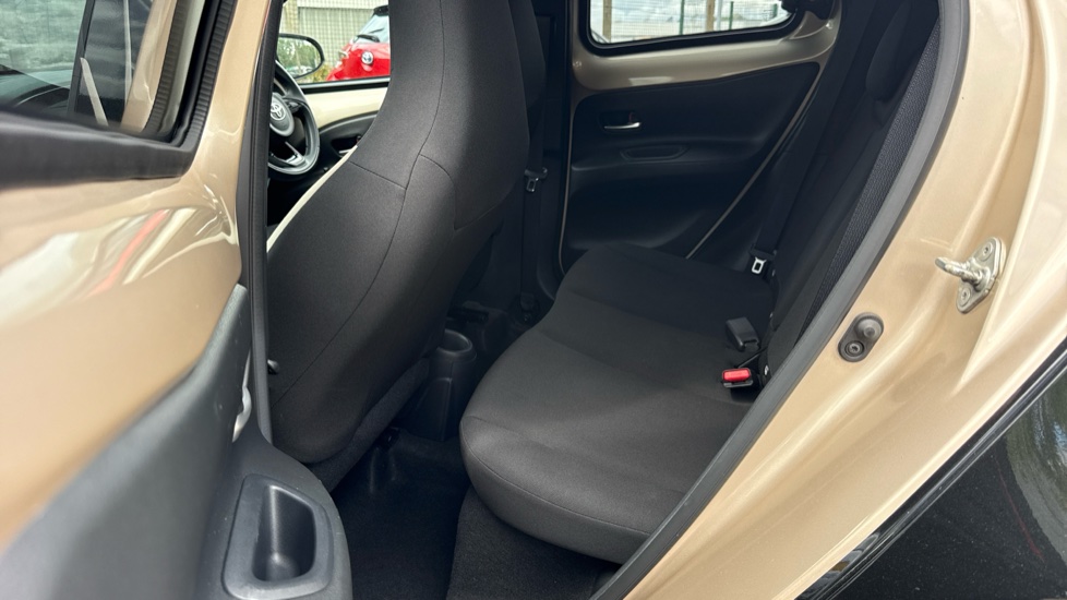 Toyota Aygo X 1.0 VVT-i Edge 5dr Petrol Hatchback - Image 15