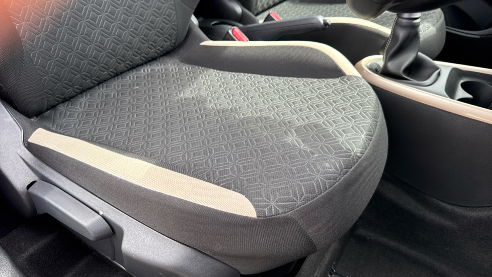 Toyota Aygo X 1.0 VVT-i Edge 5dr Petrol Hatchback - Image 17