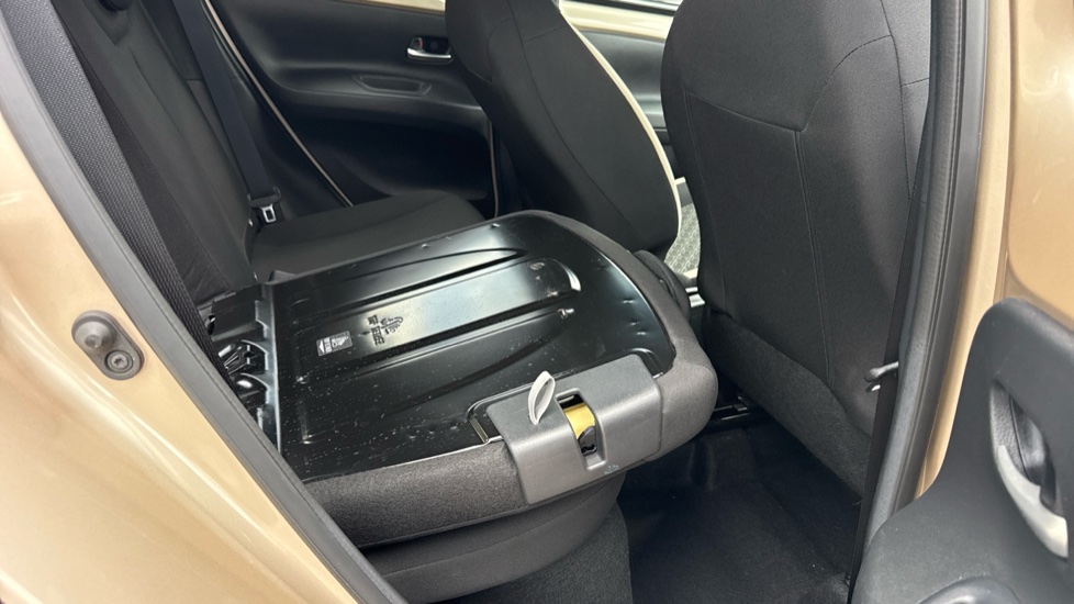 Toyota Aygo X 1.0 VVT-i Edge 5dr Petrol Hatchback - Image 18