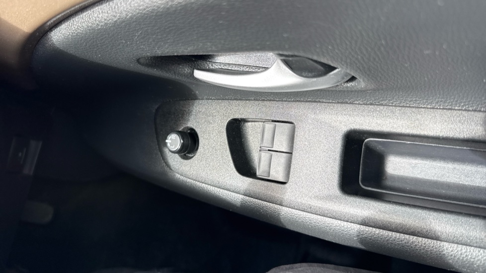 Toyota Aygo X 1.0 VVT-i Edge 5dr Petrol Hatchback - Image 30