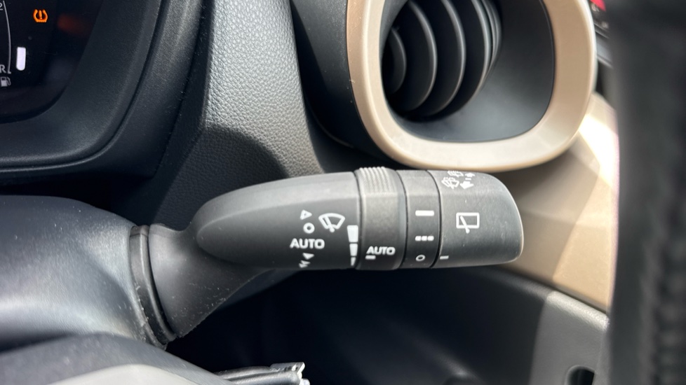 Toyota Aygo X 1.0 VVT-i Edge 5dr Petrol Hatchback - Image 32