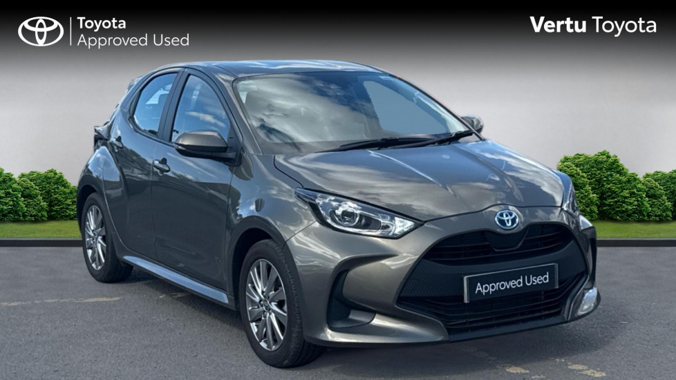 Toyota Yaris 1.5 Hybrid Icon 5dr CVT Hybrid Hatchback - Image 1