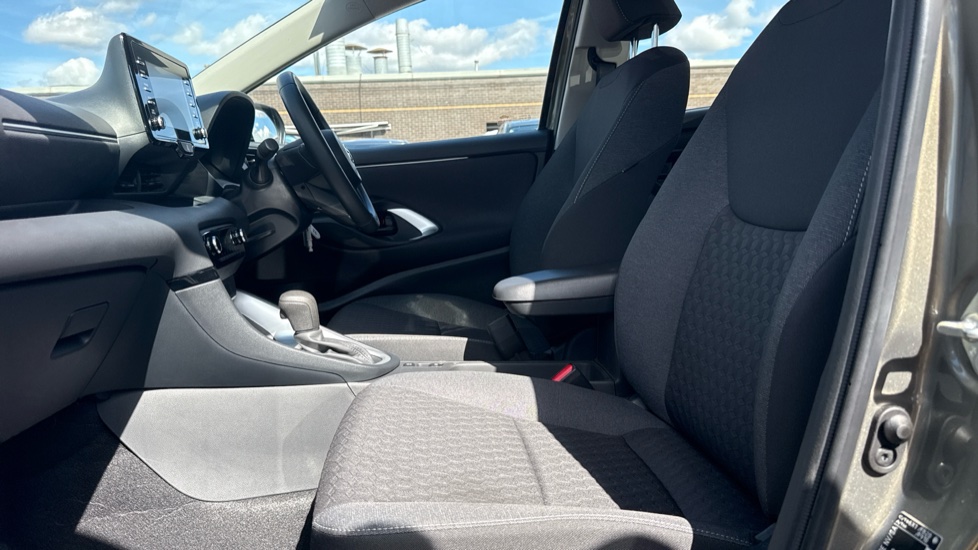 Toyota Yaris 1.5 Hybrid Icon 5dr CVT Hybrid Hatchback - Image 5
