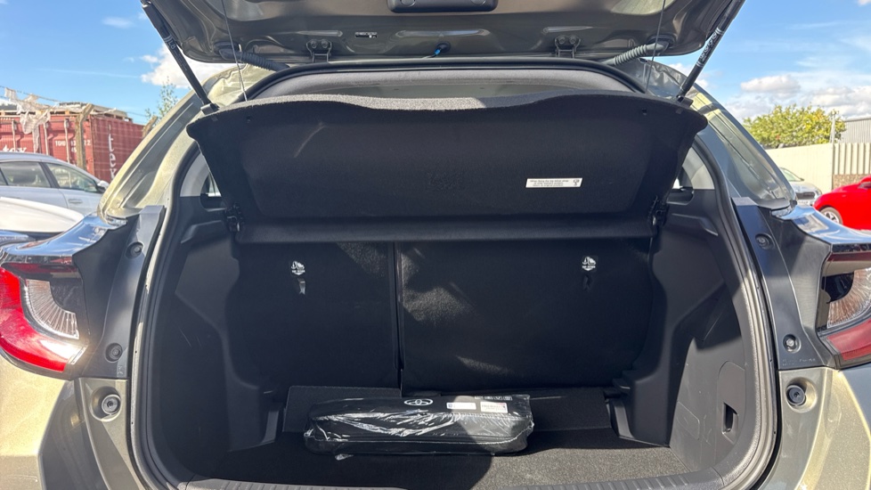 Toyota Yaris 1.5 Hybrid Icon 5dr CVT Hybrid Hatchback - Image 13