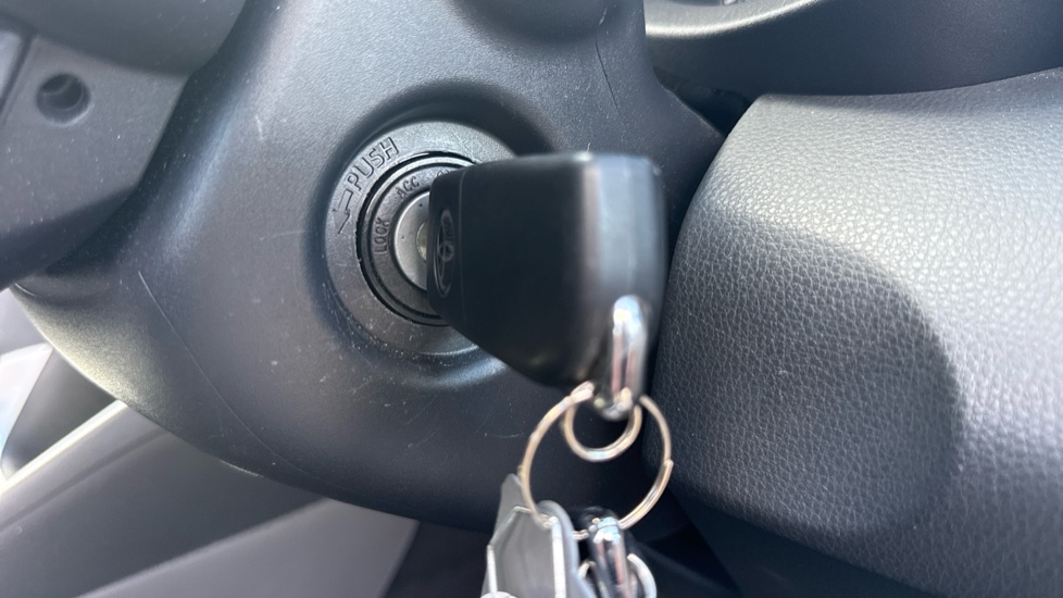 Toyota Yaris 1.5 Hybrid Icon 5dr CVT Hybrid Hatchback - Image 16