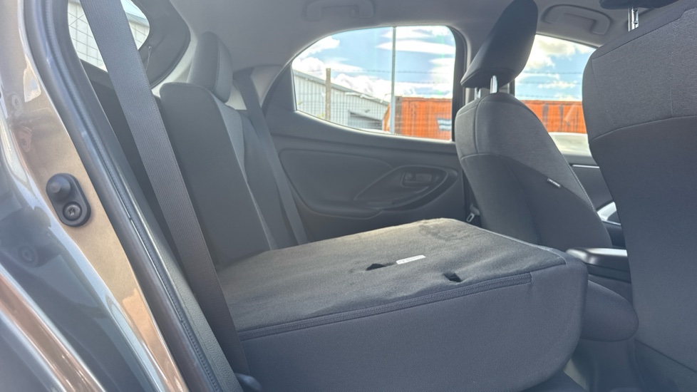 Toyota Yaris 1.5 Hybrid Icon 5dr CVT Hybrid Hatchback - Image 18