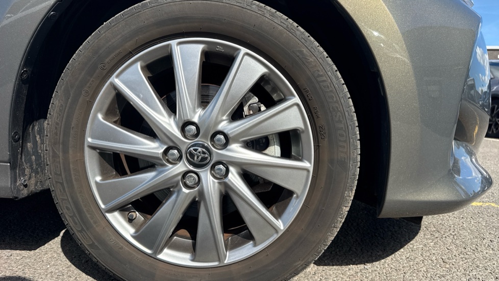 Toyota Yaris 1.5 Hybrid Icon 5dr CVT Hybrid Hatchback - Image 25