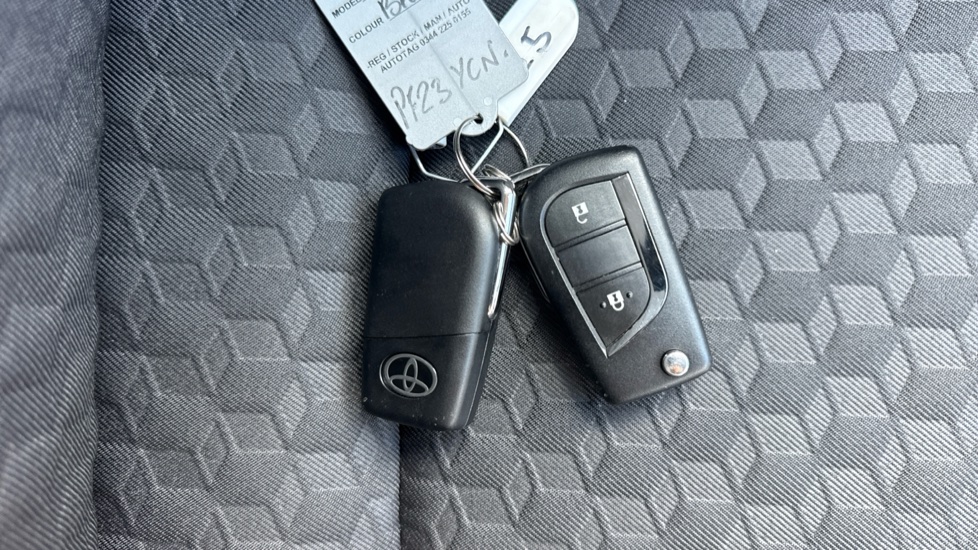 Toyota Yaris 1.5 Hybrid Icon 5dr CVT Hybrid Hatchback - Image 28
