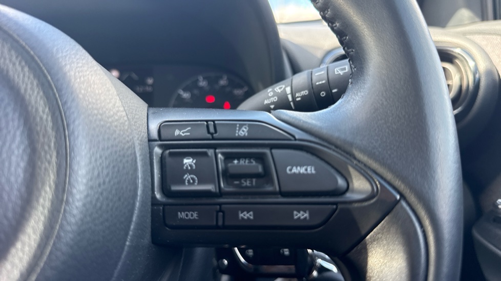 Toyota Yaris 1.5 Hybrid Icon 5dr CVT Hybrid Hatchback - Image 31