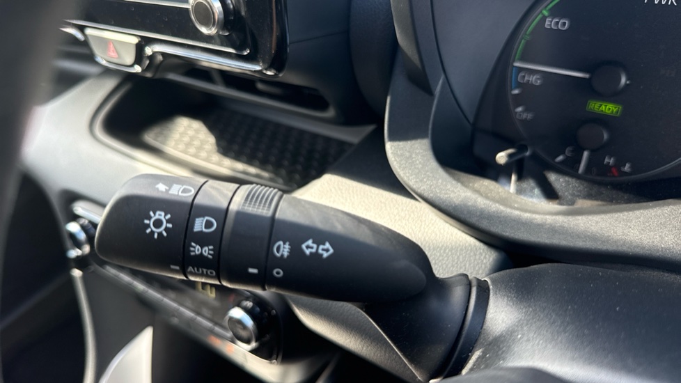 Toyota Yaris 1.5 Hybrid Icon 5dr CVT Hybrid Hatchback - Image 33